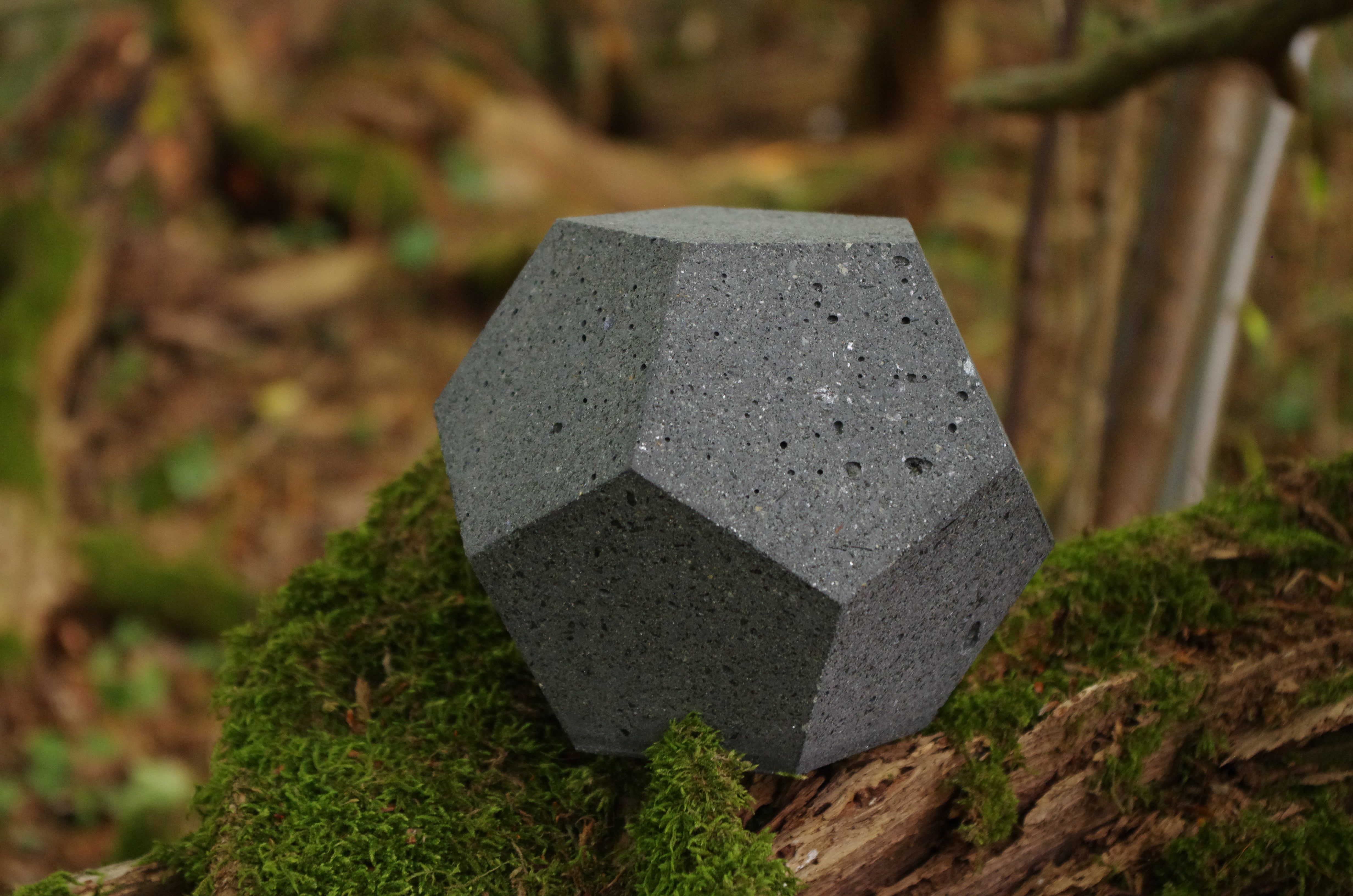 Dodekaeder Kunststein 15cm