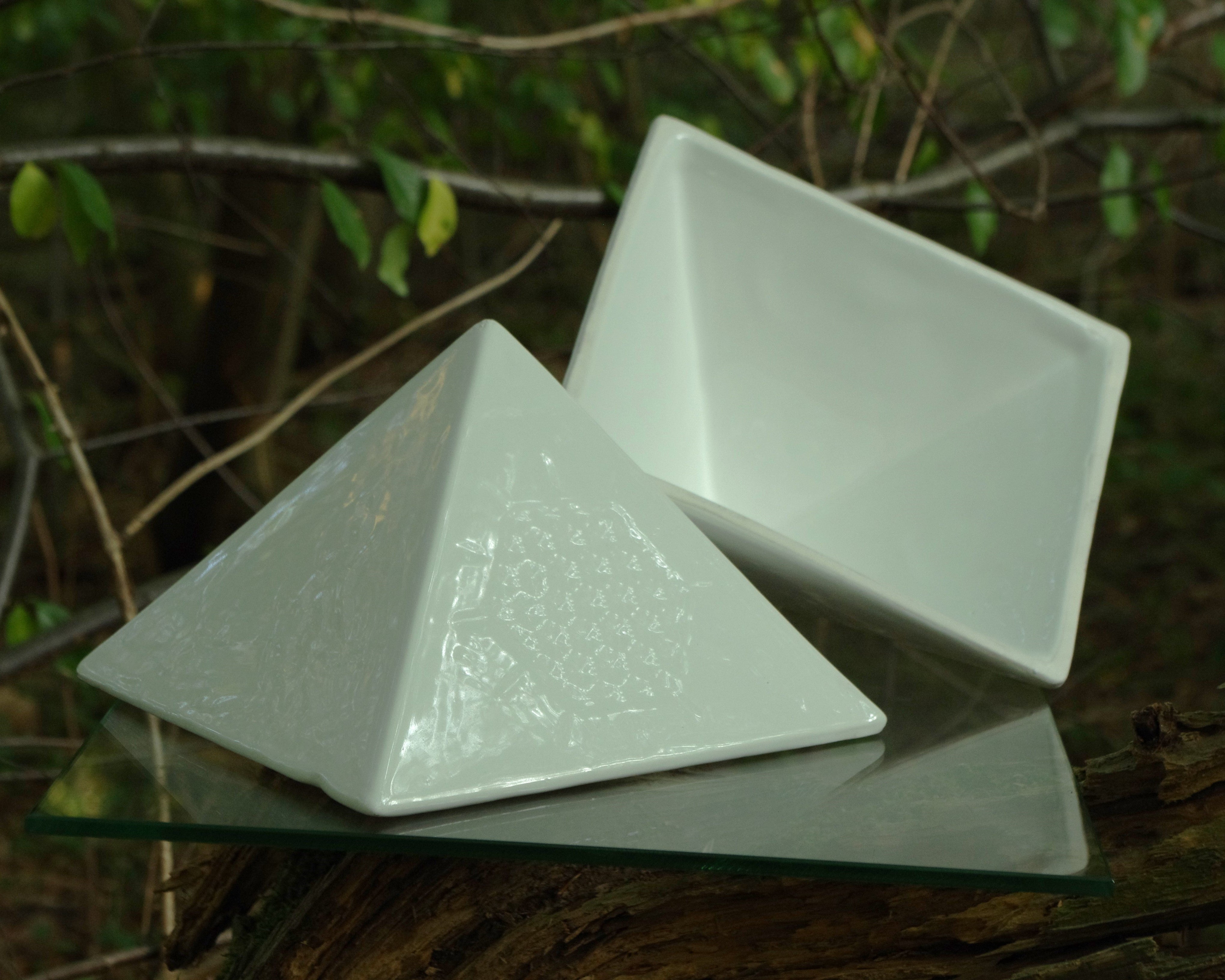 Energie-Pyramide aus Agnihotra Keramik